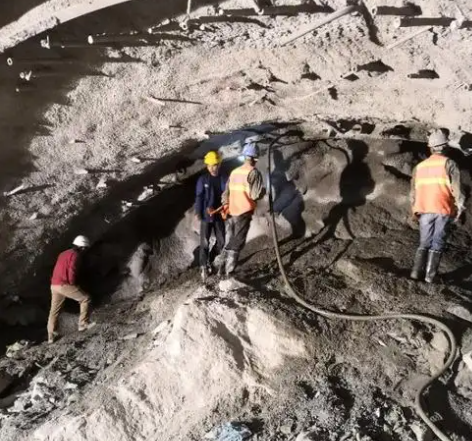 盐源拱顶带模注浆料的施工流程及注意事项